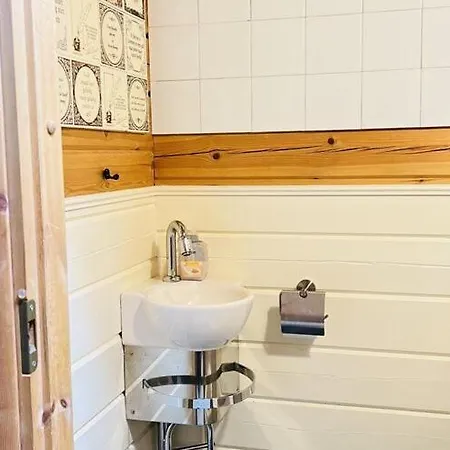 Finnish With Private Garden And Wood Fired Sauna Near The Veluwe 许尔斯霍斯特